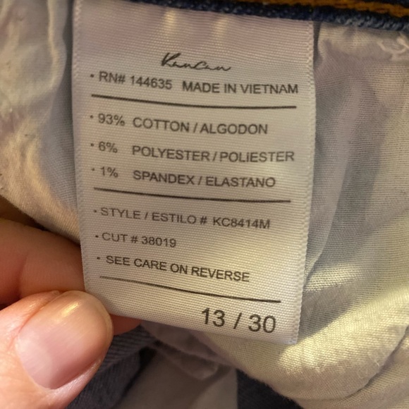 KanCan Jean. Straight leg Jean with light rips in the knees - Picture 5 of 5